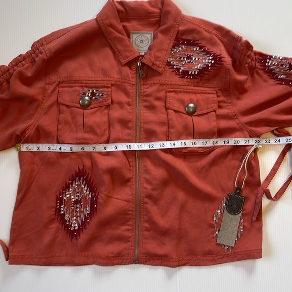 Double D Ranch Crossroads Jacket Size L
NWT - Picture 6 of 6